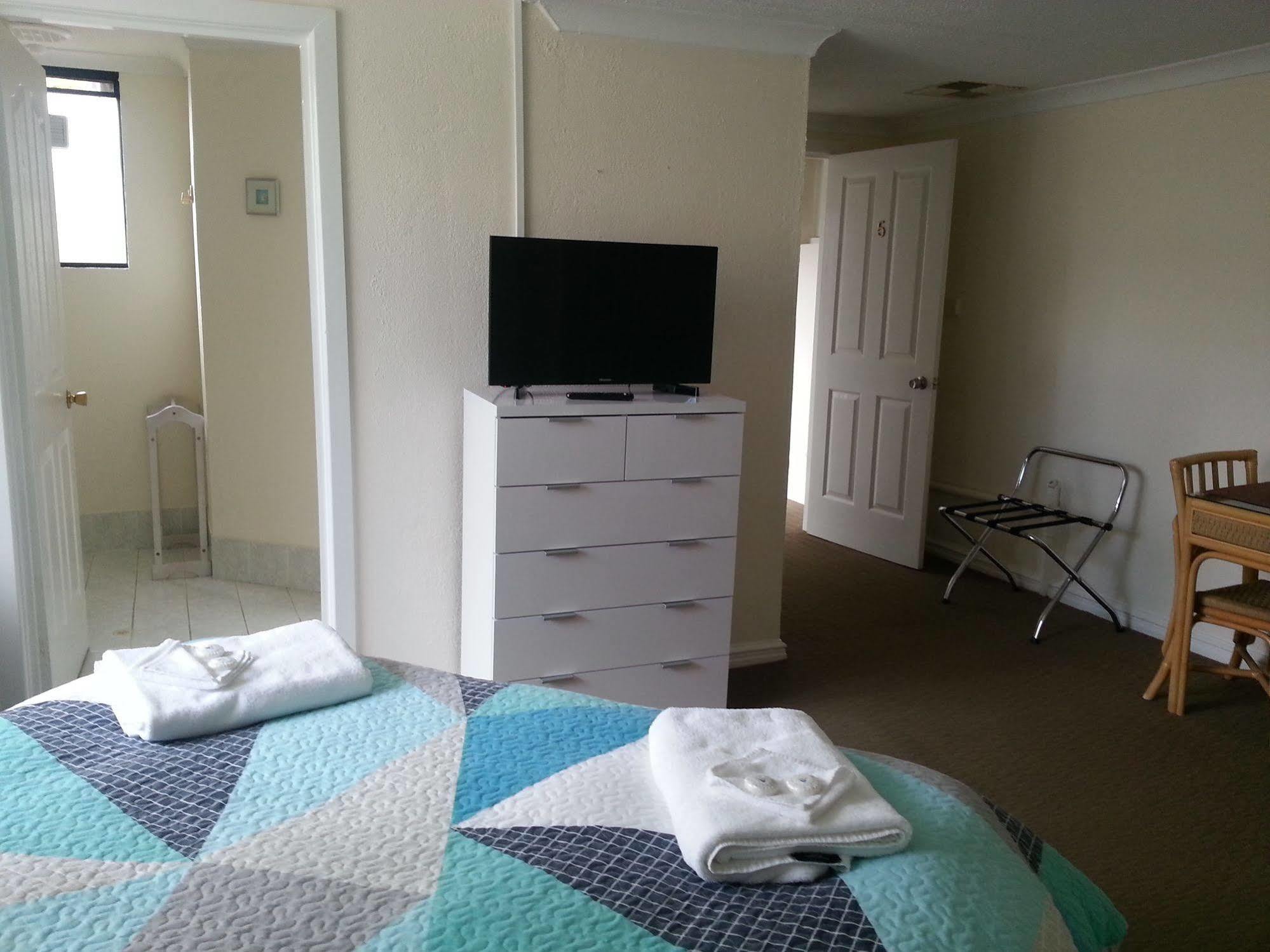 Palm Beach Guest House Rockingham Esterno foto