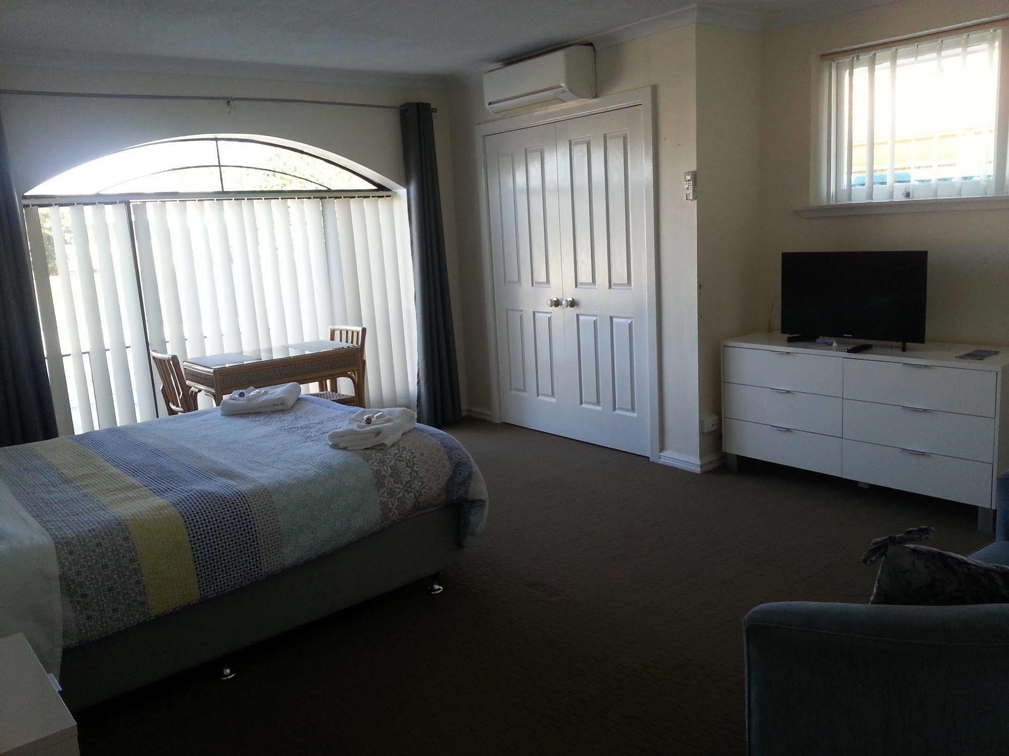 Palm Beach Guest House Rockingham Esterno foto